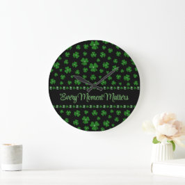 Relógio Grande Personalized St. Patrick’s Day Shamrock on Black