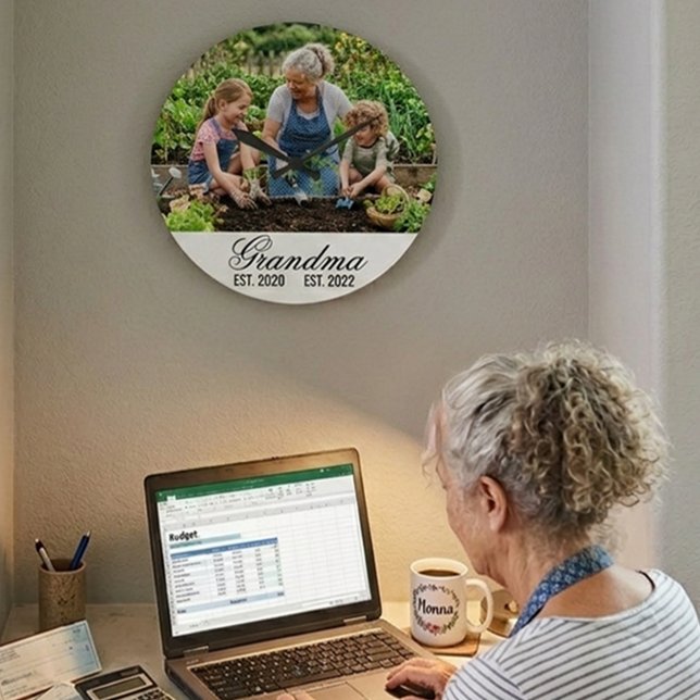 Relógio Grande Presente Personalizado de Foto de Avó Estabelecida (Personalized Grandma Established Photo Keepsake Large Clock)