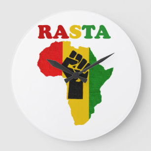 Relógio Grande Punho do poder preto de Rasta sobre o pulso de