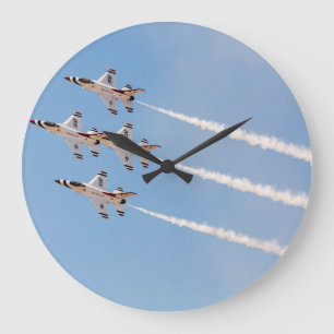 Relógio Grande Quatro Thunderbirds F-16 voam na formação próxi