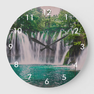 Relógio Grande Quebra de água na floresta verde
