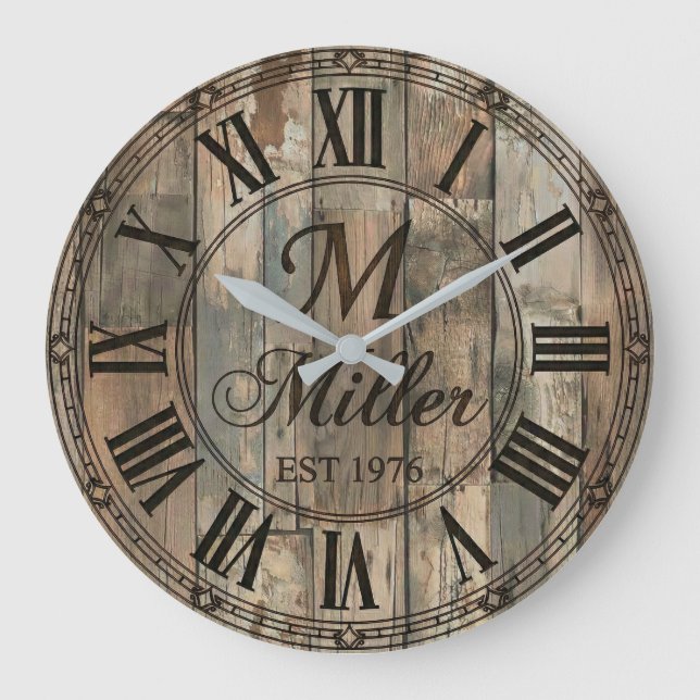 Relógio Grande Rustic Family Monogram Wall Clock | Wood-Look  (Frente)