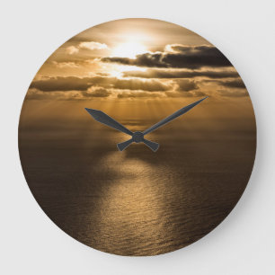 Relógio Grande Sol acima do oceano Atlântico