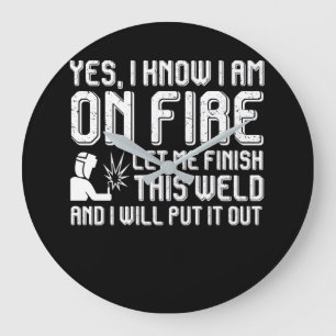 Relógio Grande Soldador Em Soldadura De Término De Fogo.