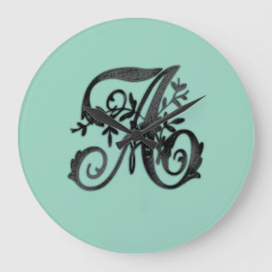 Relógio Grande Toda Letra Preta Qualquer Cor de Fundo Monograma