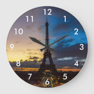 Relógio Grande Torre Eiffel de Trocadero de noite a dia