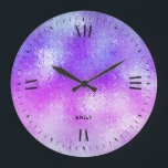 Relógio Grande Vidro verde-rosa, iridescente<br><div class="desc">Imagem de cores azuis a roxas e cor-de-rosa iridescentes com monograma opcional.</div>