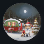 Relógio Grande Winter Corgi Caravan Christmas Adventure<br><div class="desc">Adotar a magia de uma noite de inverno nevada enquanto uma caravana desliza graciosamente através da paisagem iluminada pela lua. A beleza serena da neve escutadora e o brilho encantador da lua criam uma cena cativante,  prometendo uma aventura inesquecível de Natal cheia de calor,  alegria e memórias queridas.</div>