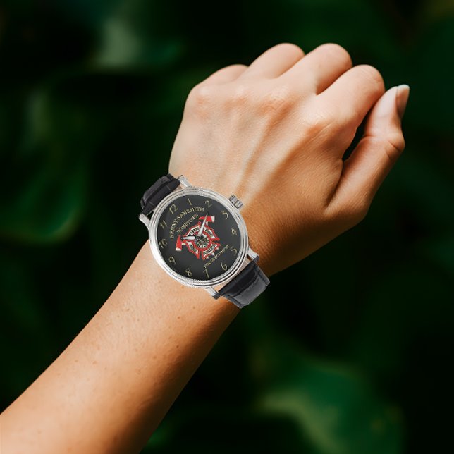 Relógio Logotipo Dourado E Crachá Vermelho Com Eixos (Criador carregado)