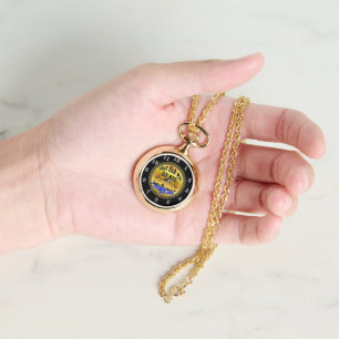 Relógio Mãos separadas mostrando um peixe e um barco com 