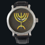 Relógio Menorah Flame<br><div class="desc">Uma renderização digital da menorah judaica de sete ramificações (hebraico: מְ נ וֹ ה ). A menorah de sete ramificações, usada no santuário portátil montado por Moisés na selva e, mais tarde, no Templo em Jerusalém, tem sido símbolo do judaísmo desde a Antiguidade e é o emblema no casaco de...</div>