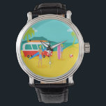 Relógio Monitorização do Casal de Surfer<br><div class="desc">Todos os dias podem ser um dia na praia com este Retro Surfer Casal Watch. O estilo da década de 1960, design de arte minimalista apresenta uma adoradora divertida, adoradora do sol, casal à procura de emoções pronta para pegar uma onda. O cenário é um oásis tropical, ilha, com uma...</div>