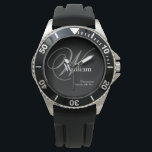 Relógio Monograma Cinza Nome Branco Clássico Groomsman Rús<br><div class="desc">Honre seu padrinho com este relógio de aço inoxidável robusto que apresenta um mostrador preto ousado e face cinza escuro. O design exibe um monograma cinza claro elegante ao lado de "Padrinho" e a data do casamento em uma fonte masculina, acentuado por um primeiro nome branco crocante para uma aparência...</div>
