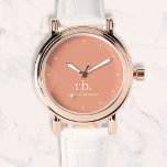 Relógio Monograma Coral Peach Feminina Elegante - W Minima<br><div class="desc">Um design de monograma minimalista com grandes iniciais tipográficas em uma fonte clássica com seu nome em um fundo de pêssego feminino. O presente ou acessório perfeitamente personalizado!</div>