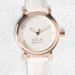 Relógio Monograma neutro | Na moda minimalista moderno<br><div class="desc">Um simples design de monograma personalizado na moda com uma tipografia moderna e minimalista escrita à mão, emparelhada com uma tipografia de blocos a preto num fundo natural de creme de marfim. O nome do monograma pode ser facilmente personalizado para fazer um design tão único quanto você! O presente ou...</div>
