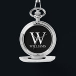 Relógio Monograma Personalizado Clássico e Nome<br><div class="desc">Monograma Personalizado e Dif de Nome apresentam monograma personalizado e nome no estilo de fonte de serif clássica em branco em fundo preto. Perfeito para feriado,  reunião familiar e para quaisquer ocasiões especiais.</div>