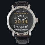 Relógio Nascer personalizado aniversário de 21 anos 2004<br><div class="desc">Um relógio único personalizado para aquele aniversariante especial aos 21 anos. Adicione o nome a este design preto, branco e ouro do estilo retrorreflector vintage para um presente personalizado. Edite facilmente o nome e o ano com o modelo fornecido. Um presente personalizado maravilhoso para uma ocasião especial. Mais presentes e...</div>