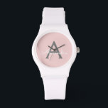Relógio Nome do Monograma da Rapariga da Cinza Rosa Escamo<br><div class="desc">Tela de Nome do Monograma do Script Simples e Cor-de-Rosa Esbranquiçada e Cinza. Isso faz a formatura perfeita,  aniversário,  casamento,  chá de panela,  aniversário,  chá de fraldas ou presente de festa de solteira para alguém que ama luxo de vidro e estilos quíticos.</div>