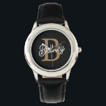 Relógio Nome do Monograma Elegante Moderno Script Dourado<br><div class="desc">O moderno Elegante Monograma Name Black Dourado Script Watch é um sofisticado relógio que combina funcionalidade com luxo. Ele apresenta um rosto elegante de relógio preto, adornada com um nome monograma de script na moda gold, criando um olhar refinado e personalizado. Este relógio foi projetado para adicionar um toque de...</div>