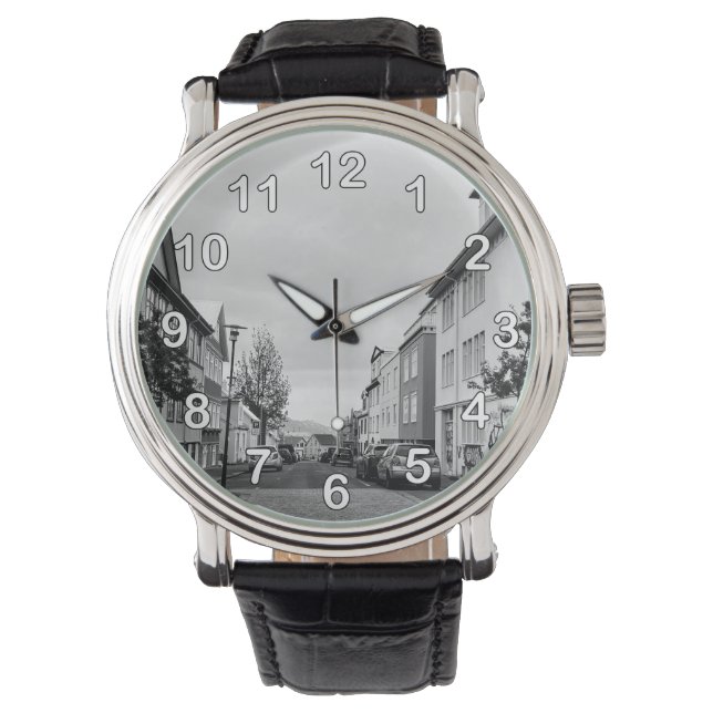 Relógio Números de Ruas Negra e Branca em Reiquiavique (Frente)