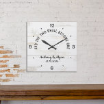 Relógio Personalizado e os dois serão um só<br><div class="desc">Este relógio em estilo rústico é um presente de casamento ou aniversário maravilhoso e apresenta a frase "e os dois serão um só". Personalize-o com os nomes do casal e a data do casamento,  e este belo relógio será apreciado por anos a vir.</div>