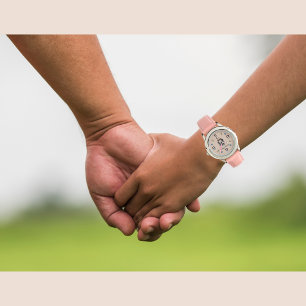 Relógio Pinguins Cujos Pingins são Rosa com Nome e Iniciai