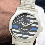 Relógio Polícia de Linha Azul Fino da Polícia<br><div class="desc">Celebre e mostre seu apreço a um excelente policial com este Thin Blue Line Retirement Watch - design de bandeira americana em cores da Polícia, design angustiado. Perfeito para prêmios de serviço e presentes de aposentadoria da polícia, aniversário da polícia. Personalizar com o nome dos agentes policiais, anos de serviço...</div>