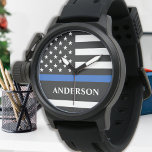 Relógio Polícia fina da linha azul personalizada pela polí<br><div class="desc">Thin Blue Line Police Watch - design da bandeira americana na bandeira da polícia colore o moderno design preto, azul e branco. É um belo presente para a sua polícia ou polícia favorita. presente de aposentadoria ou presente de apreciação da polícia excelente. Personalize com o nome. COPYRIGHT © 2020 Judy...</div>