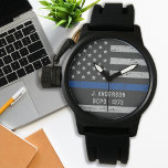 Relógio Polícia Personalizada da Polícia - Linha Azul Fino<br><div class="desc">Celebre e mostre seu apreço a um excelente policial com este Thin Blue Line Police Watch - design de bandeira americana nas cores da Polícia, design angustiado. Perfeito para prêmios de serviço e presentes de Graduação Policial. Personalize com o número do crachá. COPYRIGHT © 2020 Judy Burrows, Black Dog Art...</div>