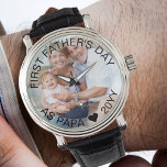 Relógio Primeiro Dia de os pais como Papa Foto Personaliza<br><div class="desc">Fotografia personalizada para o primeiro dia de os pais do Papa (ou personalize para o que quiser!). O modelo está configurado para que você adicione sua própria foto e você também pode editar todo o texto se desejar. O texto fica em uma camada de borda semitransparente acima da sua foto....</div>