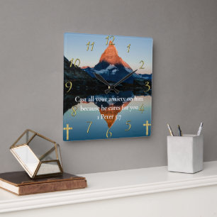Relógio Quadrado 1 Peter 5:7 Lago cristão Faith Moutain