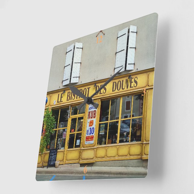 Relógio Quadrado A Dove Bistro, Verteuile Sur Charente. (Ângulo)
