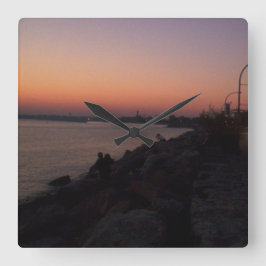 Relógio Quadrado A Frente de Água