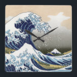 Relógio Quadrado A Onda de Excelente de Kanagawa<br><div class="desc">Vintage japonesa A onda do Excelente de Kanagawa ou a onda...   trabalho de arte surpreendente no estilo ukiyo-e de um excelente mestre Katsushika Hokusai ..  vintage art em produtos modernos do Zazilicious</div>