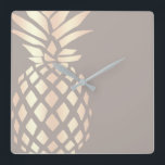 Relógio Quadrado Abacaxi cor-de-rosa & cinza do ouro do cobre<br><div class="desc">Abacaxi cor-de-rosa do ouro do cobre moderno do falso.</div>