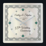 Relógio Quadrado Alexandrite | 55.o Aniversário de Casamento<br><div class="desc">Opulent elegance enquadra esta design de aniversário de 55 anos de casamento em um único design de diamante escalado com realces de diamante e alexandrite em forma de coração em vez de números e faxes acrescentados em um gradiente branco de tom dourado. Por favor, note que todos os embelezamentos são...</div>