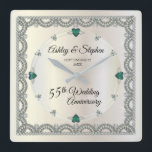 Relógio Quadrado Alexandrite | 55.o Aniversário de Casamento<br><div class="desc">Opulent elegance enquadra esta design de aniversário de 55 anos de casamento em um único design de diamante escalado com realces de diamante e alexandrite em forma de coração em vez de números e faxes acrescentados em um gradiente branco de tom dourado. Por favor, note que todos os embelezamentos são...</div>