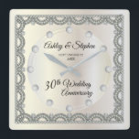 Relógio Quadrado Aniversário de Casamento por 30 de Pérolas e Diama<br><div class="desc">Opulent elegance frames esta design de aniversário de casamento 30 num design de diamante escalado único com sotaque de diamante e pérolas em vez de números e faxes adicionados faíscas em um gradiente de tom de ouro branco. Note que todos os embelezamentos são impressos e feitos apenas para que apareçam...</div>