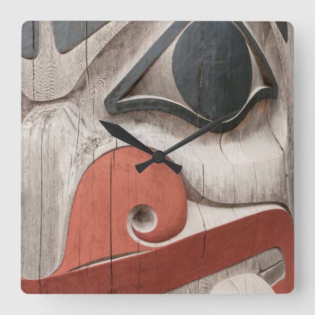 Relógio Quadrado Arcos de Totem no Museu do Patrimônio de Haida (Frente)