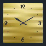 Relógio Quadrado Art Deco Dourado Stin Stripes<br><div class="desc">Um elegante padrão stripped geométrico de Deco de Arte em um gradiente falso de cetim dourado com grandes números pretos em uma fonte Deco</div>