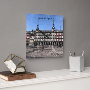 Relógio Quadrado Arte em quadrinhos de uma praça em Madrid, Espanha