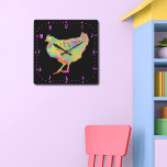 Relógio Quadrado Artsy Colorful Dancing Chicken Funny Fazenda Hen A<br><div class="desc">Esta engraçada e colorida galinha dançante e esquisita com uma expressão engraçada é uma maneira ideal de dizer oi para a galinha ou cavalheiro em sua vida. Esta pintura psíquica e psíquica ao estilo índio de uma galinha fazenda com detalhamento multicolorido de penas vai iluminar todos os dias. O que...</div>
