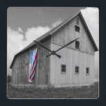 Relógio Quadrado Bandeiras de Nossos Agricultores - Barão com Bande<br><div class="desc">Bandeiras de Nossos Agricultores XVI por James McLoughlin. Foto em preto e branco de um celeiro com uma bandeira americana.</div>