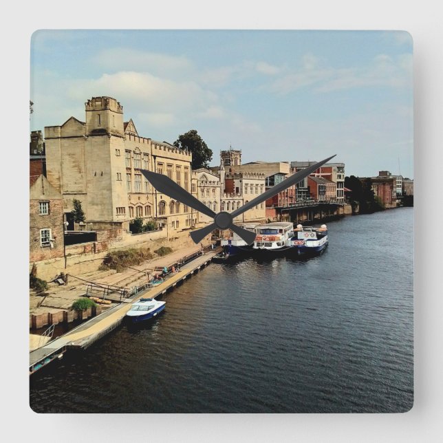 Relógio Quadrado Barco, na água (Frente)