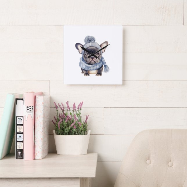 Relógio Quadrado Bebê Bulldog de Inverno em Gorro e Cachecol Azul (Sala de leitura)