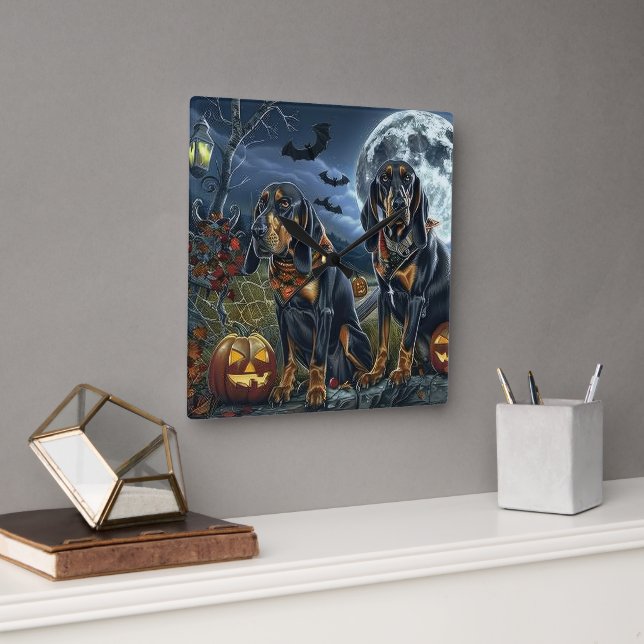 Relógio Quadrado Bluetick Coonhound Halloween Spooky (Escritório)