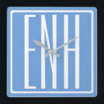 Relógio Quadrado Bold Modern 3 Iniciais Monograma | Azul macio<br><div class="desc">Texto branco e quadro branco em azul-céu (ou escolha sua própria cor).</div>