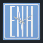 Relógio Quadrado Bold Modern 3 Iniciais Monograma | Azul macio<br><div class="desc">Texto branco e quadro branco em azul-céu (ou escolha sua própria cor).</div>