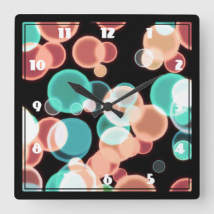 Relógio Quadrado Bolhas multicoloridas em um fundo preto