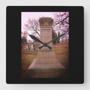 Relógio Quadrado Borden Monument, Fall River, MÃES - A.J. Borden